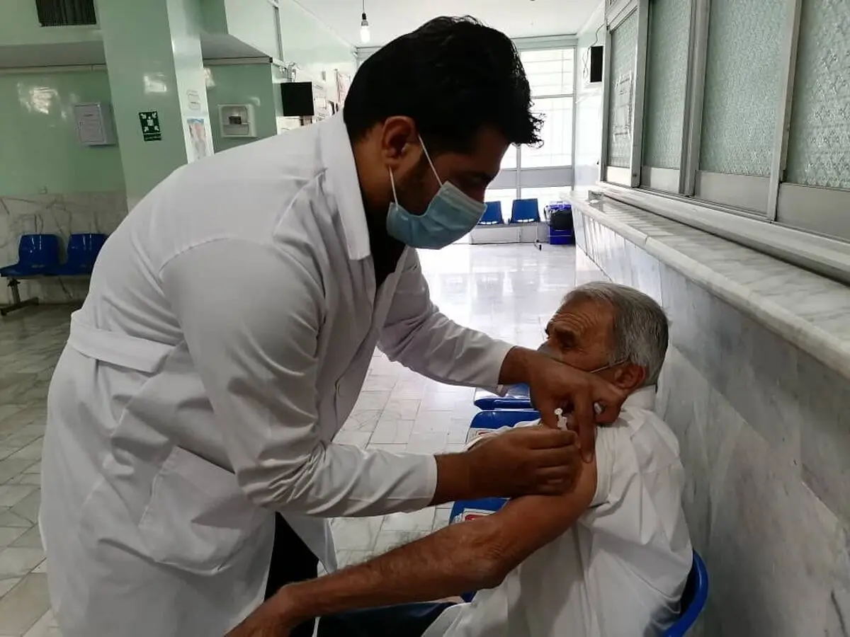 عارضه حالت آهن‌ربایی بدن پس از تزریق واکسن کرونا کذب است