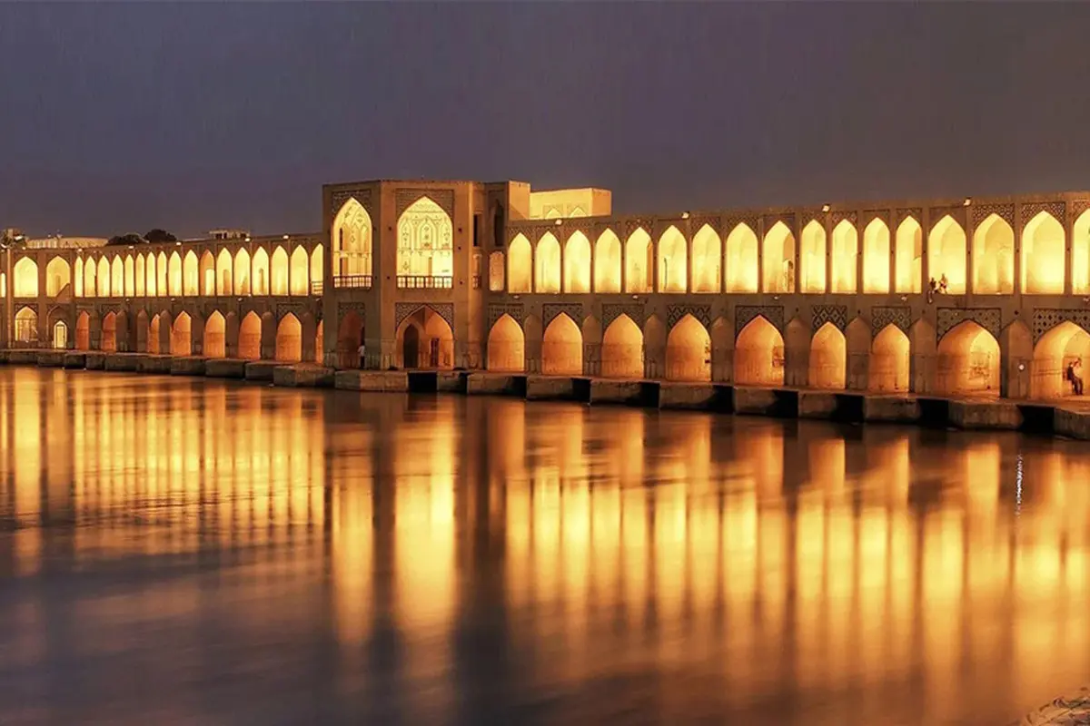 نقاشی از بیمارستان عیسی بن مریم اصفهان در دهه ۷۰ میلادی+عکس از همان منظره