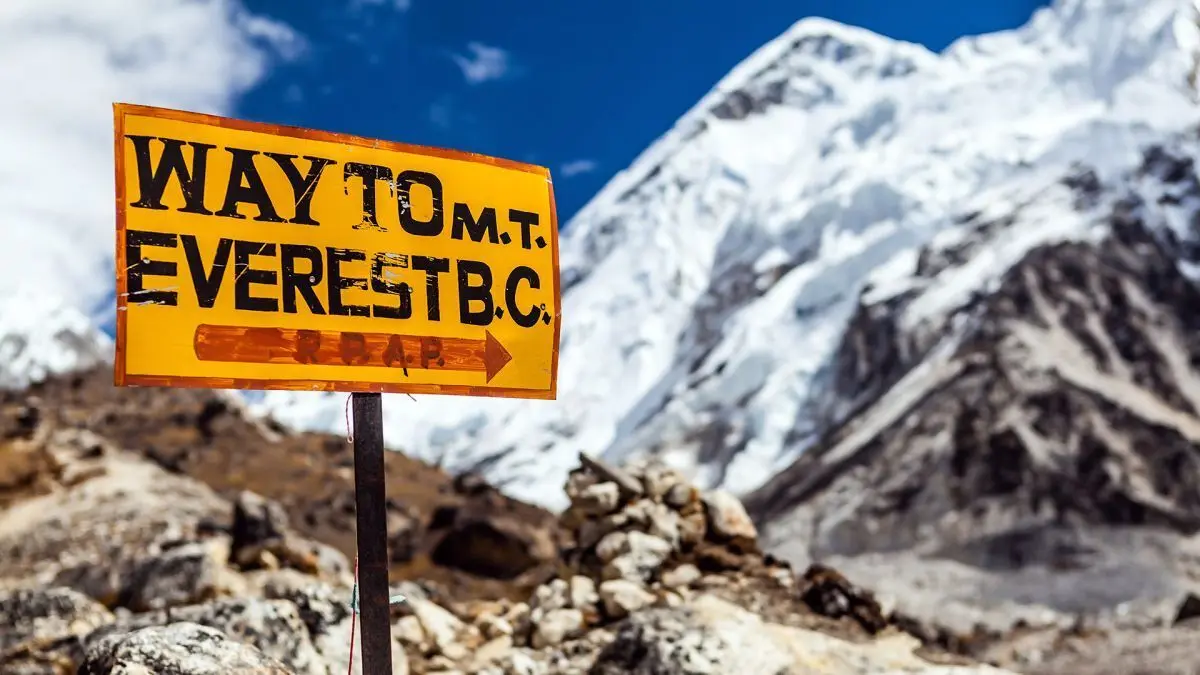 
 اورست  |  صعود به بلندترین قله جهان را ممنوع شد.
