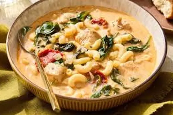 طرز تهیه تالیاتله مرغ خامه‌ای | ترکیب لطافت خامه و عطر ادویه‌ها در یک بشقاب عاشقانه +ویدئو