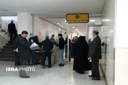 مراجعان و کارمندان اداره کل امور مالیاتی با کرونا دست و پنجه نرم می کنند