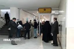 مراجعان و کارمندان اداره کل امور مالیاتی با کرونا دست و پنجه نرم می کنند