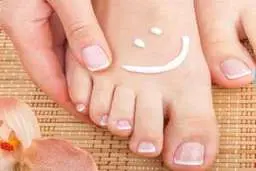 عفونت ناخن پا از علل و علائم تا درمان 