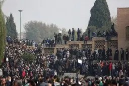 تجمعات بی‌در و پیکر خیابانی که هیچ‌کس مسئولیت راه‌اندازی  آن را به‌عهده نمی‌گیرد