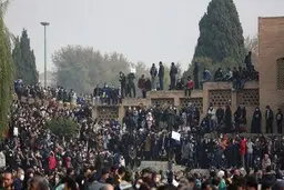 تجمعات بی‌در و پیکر خیابانی که هیچ‌کس مسئولیت راه‌اندازی  آن را به‌عهده نمی‌گیرد