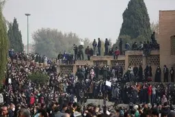 تجمعات بی‌در و پیکر خیابانی که هیچ‌کس مسئولیت راه‌اندازی  آن را به‌عهده نمی‌گیرد