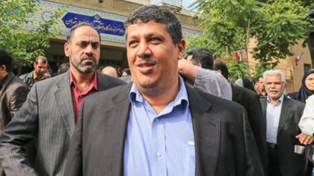    مهدی هاشمی |    فاطمه هاشمی نسبت:برادرم به مرخصی آمده است.

