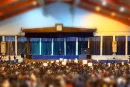 عادل فردوسی‌پور: به زن زندگی و آزادی احترام بگذاریم! | سخنرانی جنجالی فردوسی‌پور در تجمع اعتراضی شریف