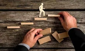 بخش خصوصی چگونه می‌تواند در نوسازی ایران نقش ایفا کند؟ | نوری در تاریکی
