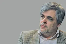 کنایه توئیتری محمد مهاجری: شناسنامه کاسبان حرم در قم و مشهد اصولگراست، چه اصراری داریم به انگلیس ربطشان دهیم؟