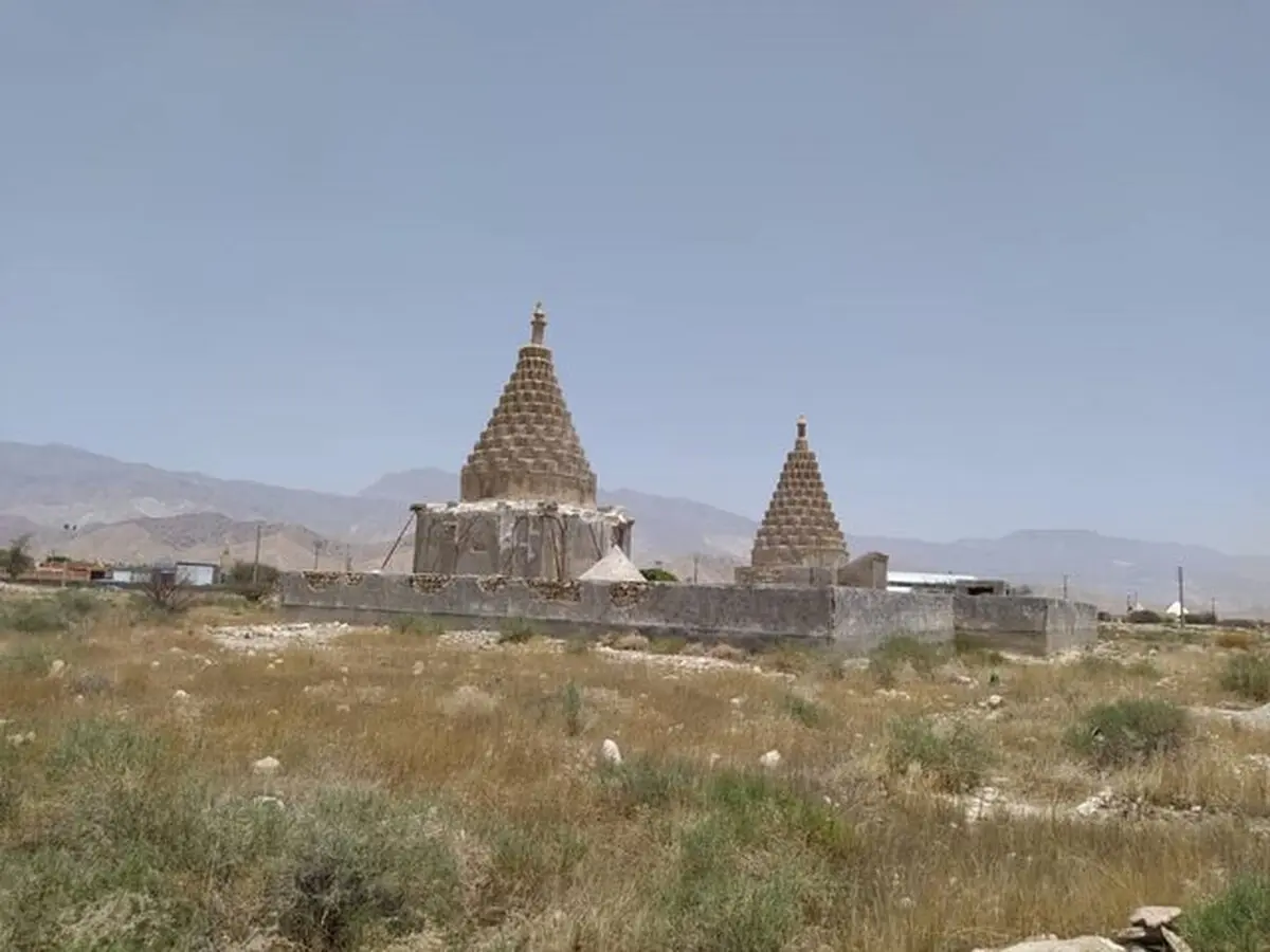 
مرمت دوگنبدان کوخرد در بستک آغاز شد
