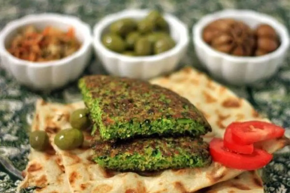 ناهار کوکوی تره و سیب زمینی درست کن، محشر میشه | طرز تهیه کوکوی تره و سیب زمینی به ساده‌ترین روش