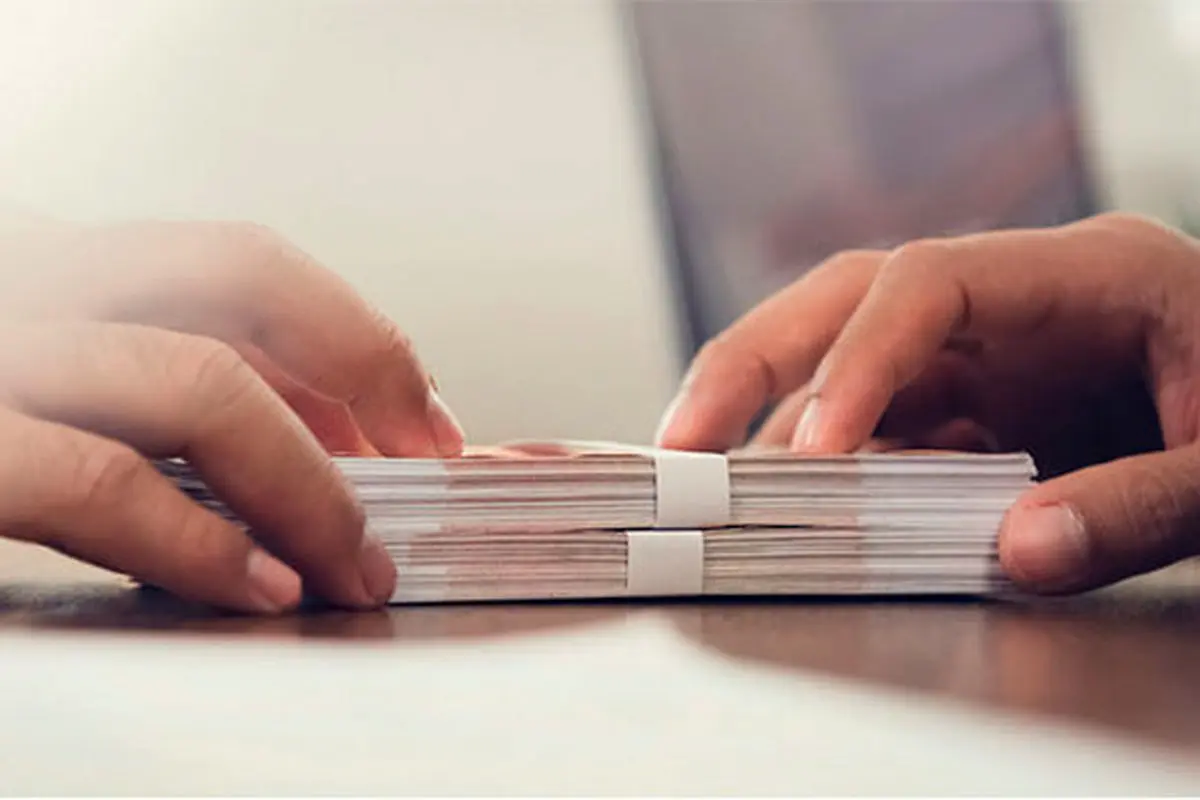 اعمال افزایش حقوق برای کارمندان و پرداخت آن با حقوق فروردین