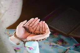 هر جا کم آوردی، 100 مرتبه این ذکر را بگو