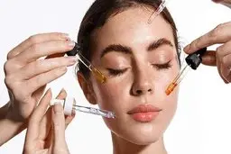 این ترکیبات در روتین پوستی ممنوع! | ترکیب‌های ممنوعه در روتین پوستی که باید بشناسید