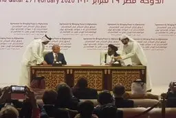دستاورد 19 سال جنگ و حضور نظامی؛ بازی سر خط!/پرچم امارات اسلامی برافراشته شد