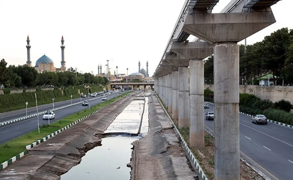 منوریل قم؛ استخوانی در گلوی شهر 