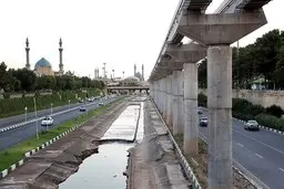 منوریل قم؛ استخوانی در گلوی شهر 