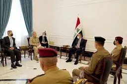 
رایزنی الکاظمی و فرمانده سنتکام درباره خروج نظامیان آمریکایی از عراق

