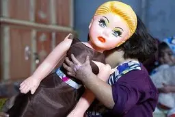 اجازه عروسک بازی چی؟ داری؟