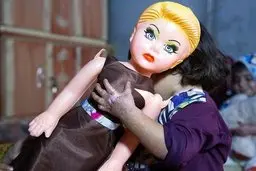 اجازه عروسک بازی چی؟ داری؟