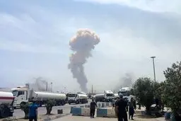 نمای هوایی از آخرین وضعیت محل حادثه در اسکله شهید رجایی | مدیر کل مدیریت بحران استان هرمزگان: حریق تحت کنترل و عملیات اطفا حریق بطور کامل در حال انجام است + ویدئو 