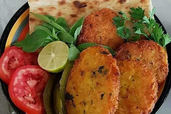 ناهار کوکو سیب زمینی خام درست کن، محشر میشه | طرز تهیه کوکو سیب زمینی خام خوشمزه به روش مجلسی
