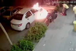 به آتش کشیدن خودروی ساینا در محله استقلال مشهد+ویدئو 