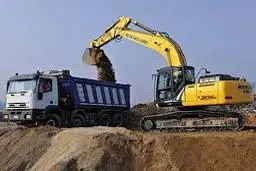 دعوای عجیبی که منجر به مچاله شدن چند کامیون شد!+ویدئو