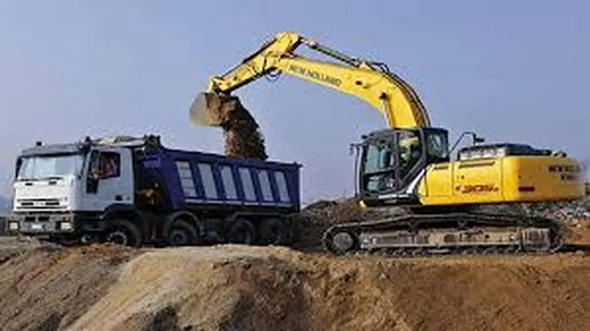 دعوای عجیبی که منجر به مچاله شدن چند کامیون شد!+ویدئو