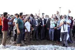 سخنرانی احمدی نژاد در بندر دیر+عکس|  احمدی نژاد مسئول گسترش کرونا در دیر است .