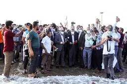 سخنرانی احمدی نژاد در بندر دیر+عکس|  احمدی نژاد مسئول گسترش کرونا در دیر است .