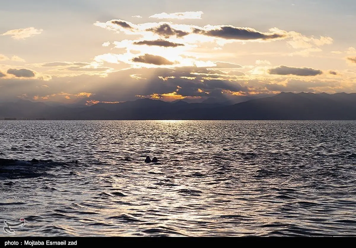 حجم آب دریاچه ارومیه همچنان رو به افزایش است