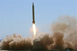 سپاه پاسداران از یک سامانه جدید موشکی رونمایی کرد | بالستیک های دوربرد «رگباری» شلیک می‌شوند