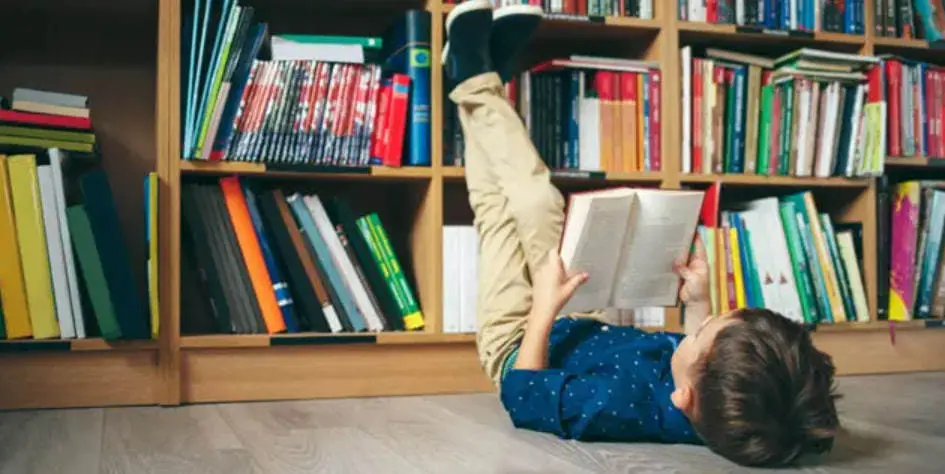 کتاب‌خواندن در نوجوانی چگونه بر درآمد در بزرگسالی اثر می‌گذارد؟ | سرمایه خاموش