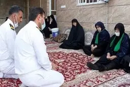 گفت گوی فرمانده پایگاه نیروی دریایی بوشهر با خانواده شهدای حادثه شناور کنارک