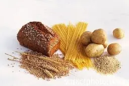 فایده پرهیز از مصرف کربوهیدرات ها برای حفظ سلامت چشم در سالمندی