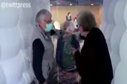 «حباب آغوش» در خانه سالمندان در فرانسه + ویدئو