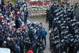  نتایج انتخابات  |   800 معترض در بلاروس بازداشت شد .