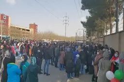 جلوگیری از ورود زنان به ورزشگاه مشهد برای تماشای فوتبال ایران - لبنان+عکس