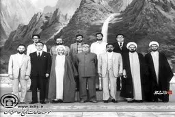
عکس  |  روحانی و مرحوم آیت‌الله یزدی در کره‌شمالی
