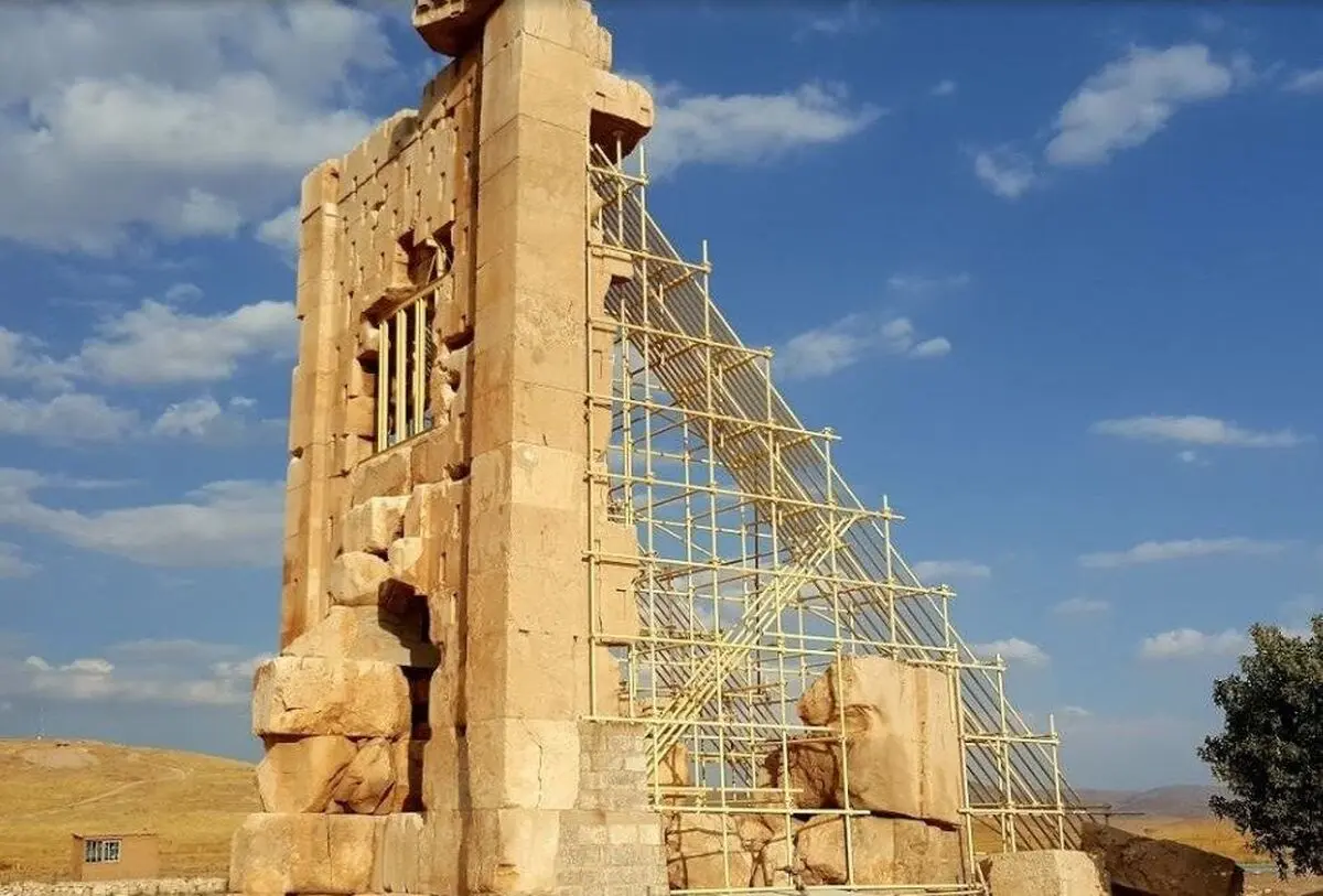 
آغاز مرمت برج سنگی پاسارگاد
