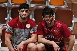 کامران قاسمپور، چرا دست حسن یزدانی را گاز گرفت؟!+ویدئو