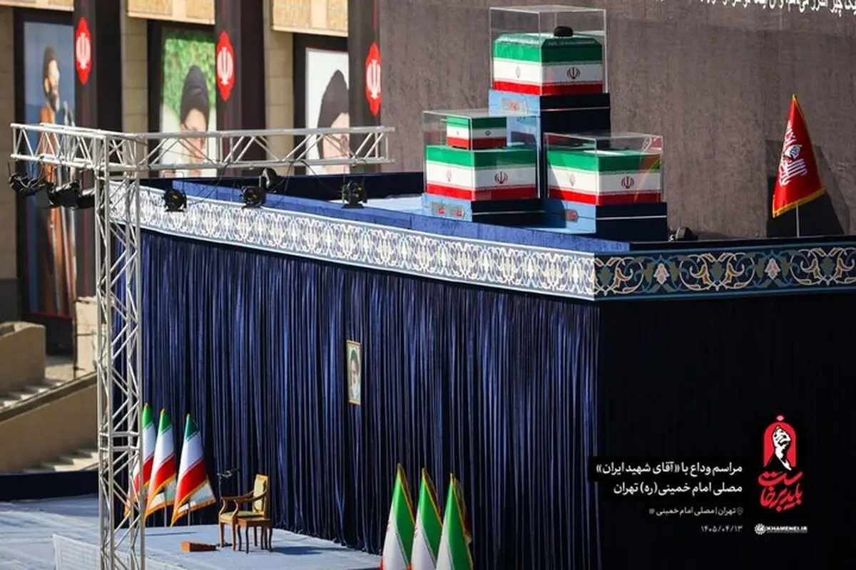 آغاز رسمی مراسم وداع با رهبر شهید | پیکر رهبر شهید و ۴ تن از اعضای ‌خانواده میزبان مردم عزادار