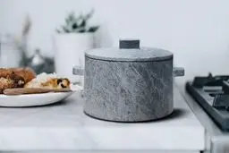 دیگ سنگی اول باید آب بندی بشه وگرنه ترک میخوره! | ترفند آب بندی دیگ سنگی برای غذاهای خوشمزه‌تون! +ویدئو