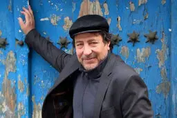 از میلیاردی‌ها مالیات بگیرید اما از همه تئاتر نه