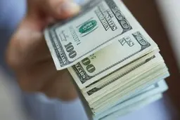 نوسان نرخ ارز در بازار | دلار ۲۳ هزار و ۴۵۸ تومان است