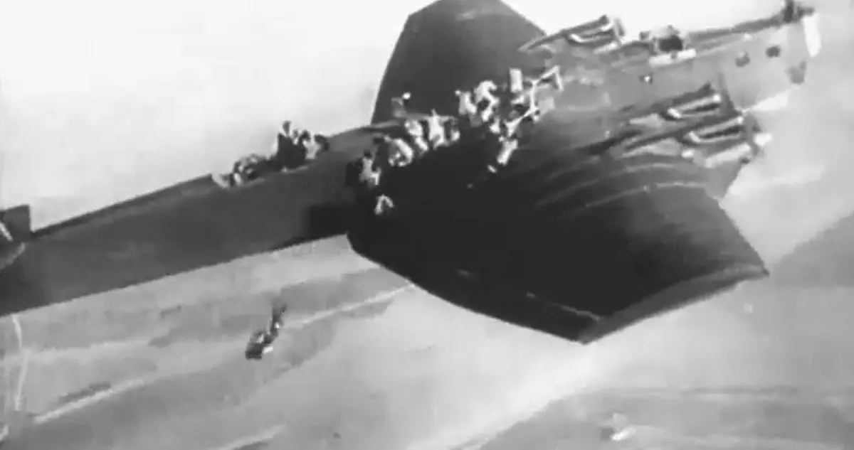 لحظه‌ی پایین پریدن از هواپیما، تفنگداران شوروی سال 1935+ویدئو