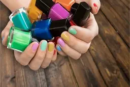 رنگ لاک امسال چه رنگی هست؟ | رنگ‌های باطراوت و رنگارنگ بزن!