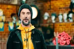 امین حیایی از مادرش رونمایی کرد | اولین عکس مادر امین حیایی